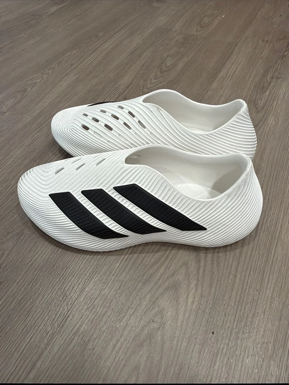 Adidas Purechill slides men’s 9